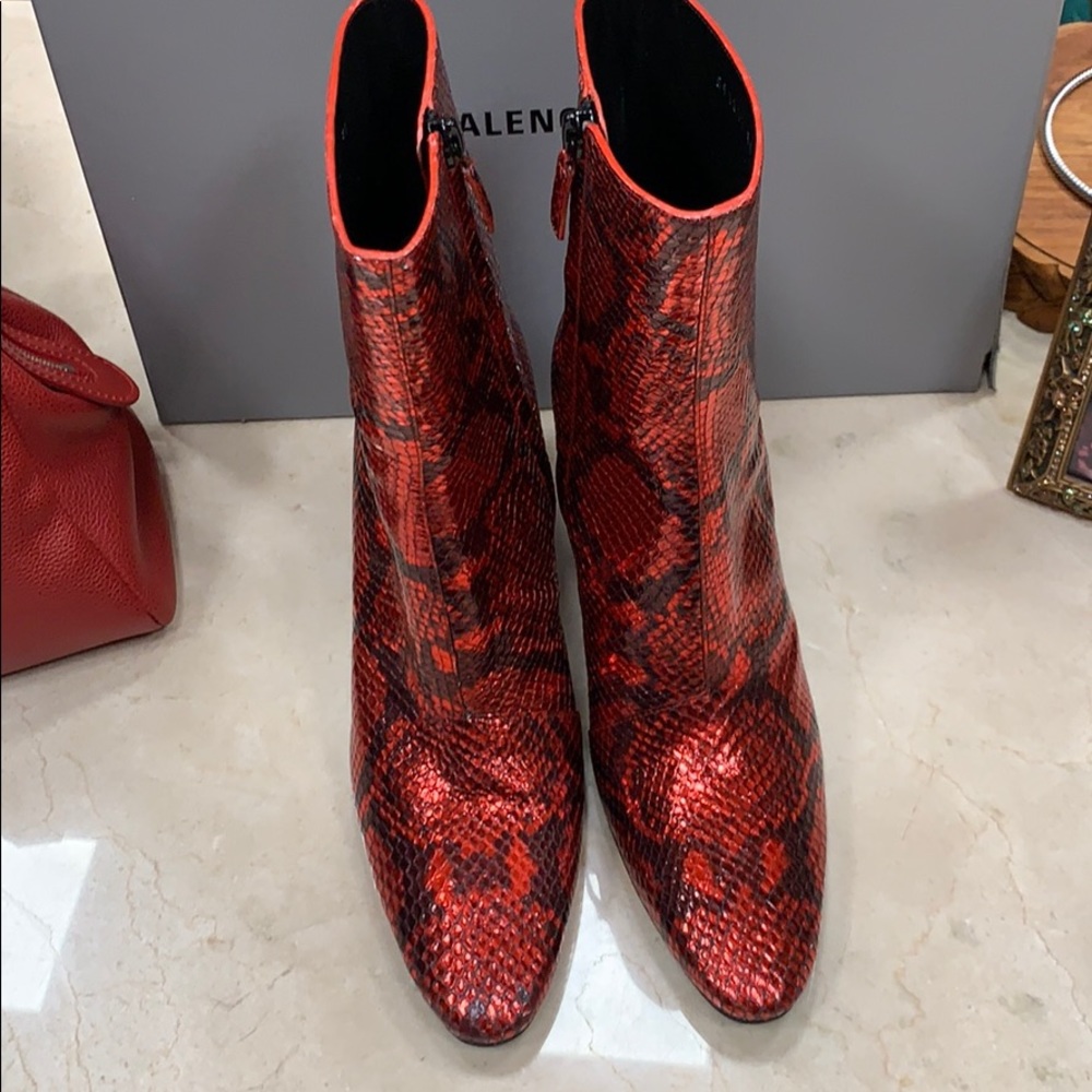 BALENCIAGA RED AND BLACK OVAL LEATHER SNAKESKIN BOOTIES ROUND HEEL SIZE 8.5 - Picture 2 of 10
